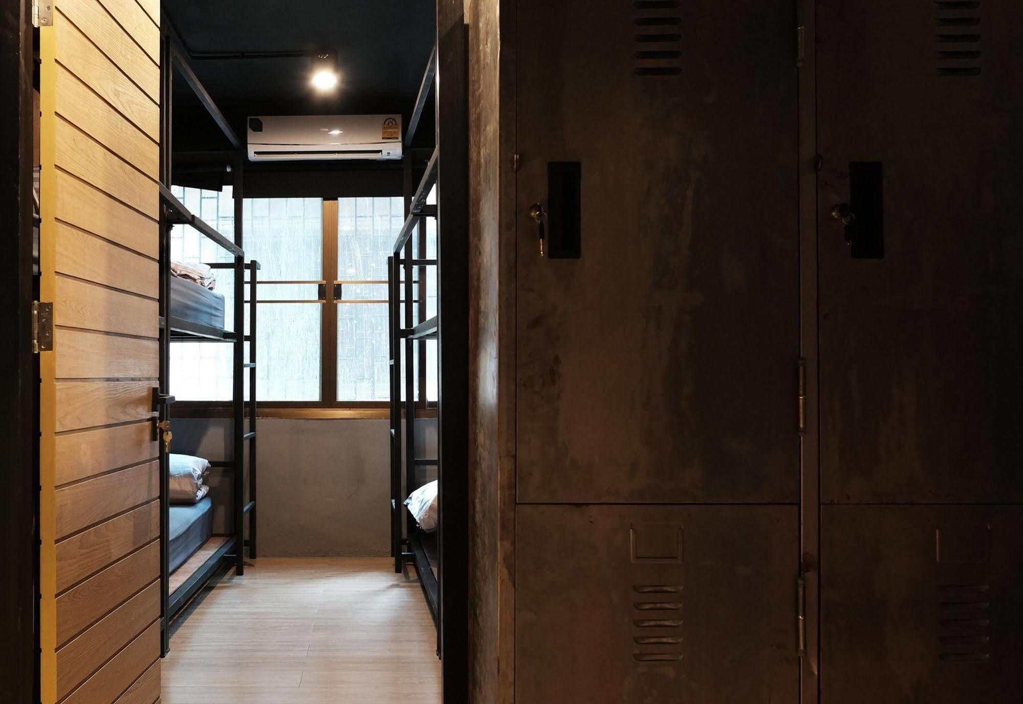 Nap@Pan Hostel Silom Bangkok Exterior photo
